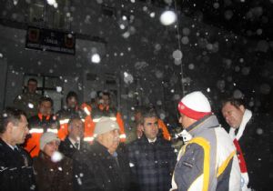 Vali vatandaşların imdadına koştu